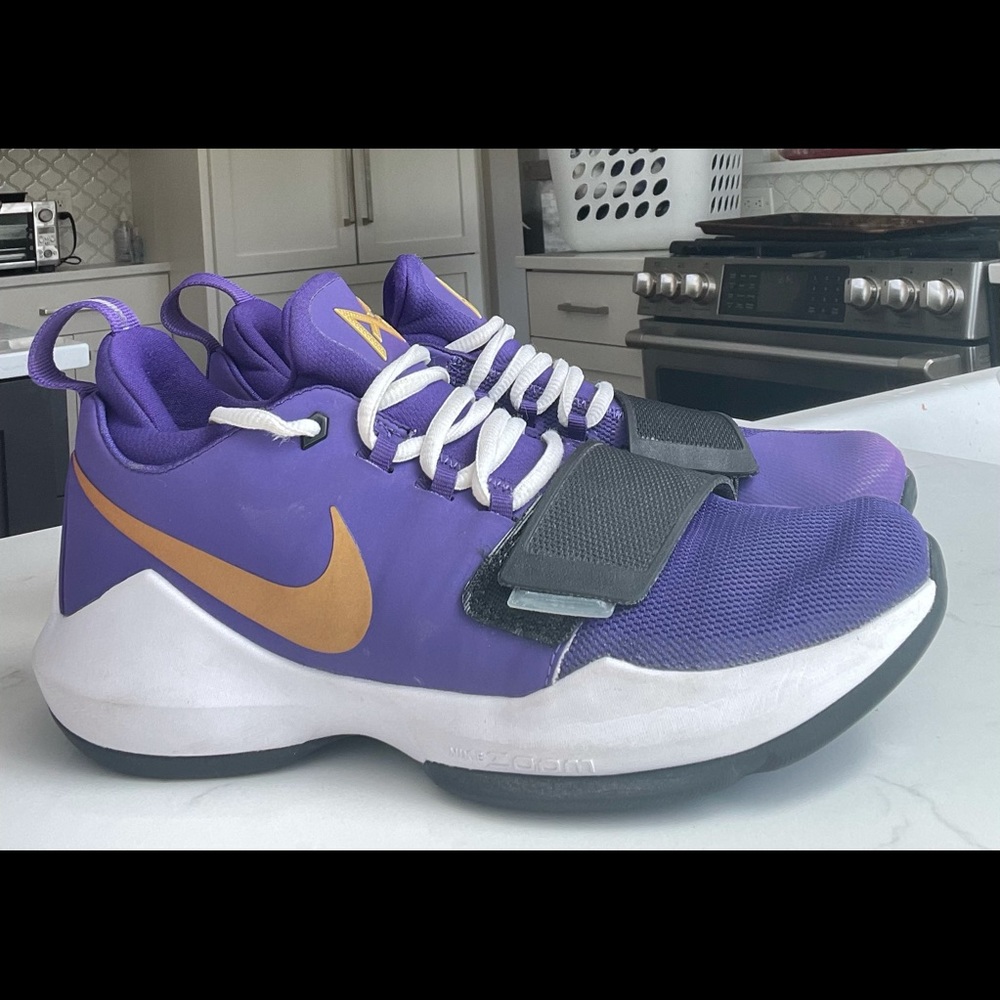 NIKE ZOOM 13 purple/gold
